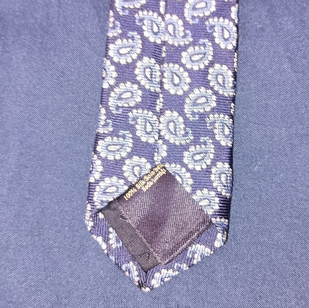 Mens Brooks Brothers 100% Silk Blue White Paisley Twill Necktie Made in USA